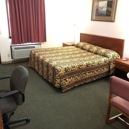Budget Host Inn - Emporia Zewnętrze zdjęcie