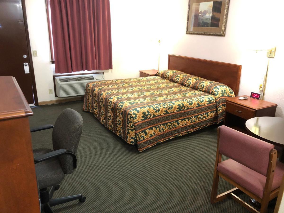 Budget Host Inn - Emporia Zewnętrze zdjęcie