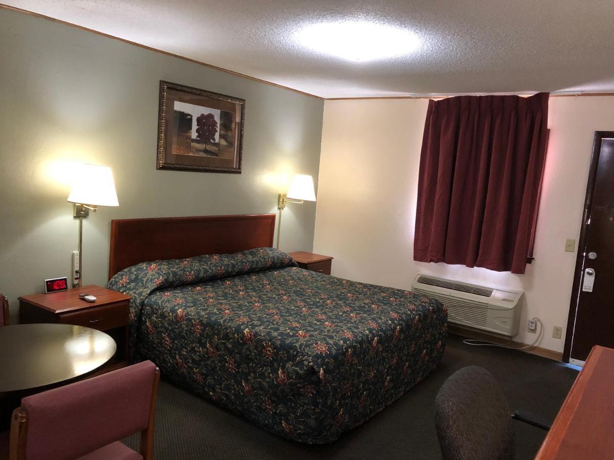 Budget Host Inn - Emporia Zewnętrze zdjęcie