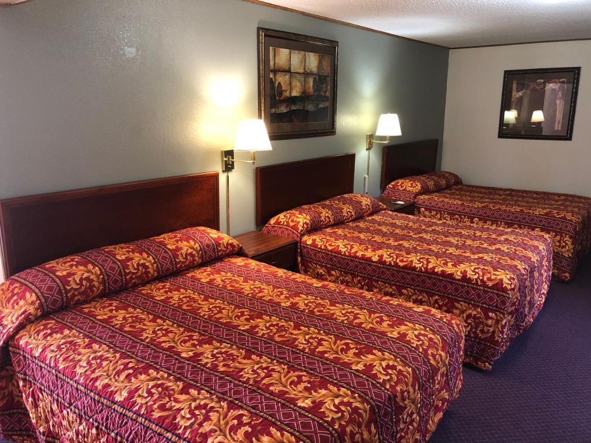 Budget Host Inn - Emporia Zewnętrze zdjęcie